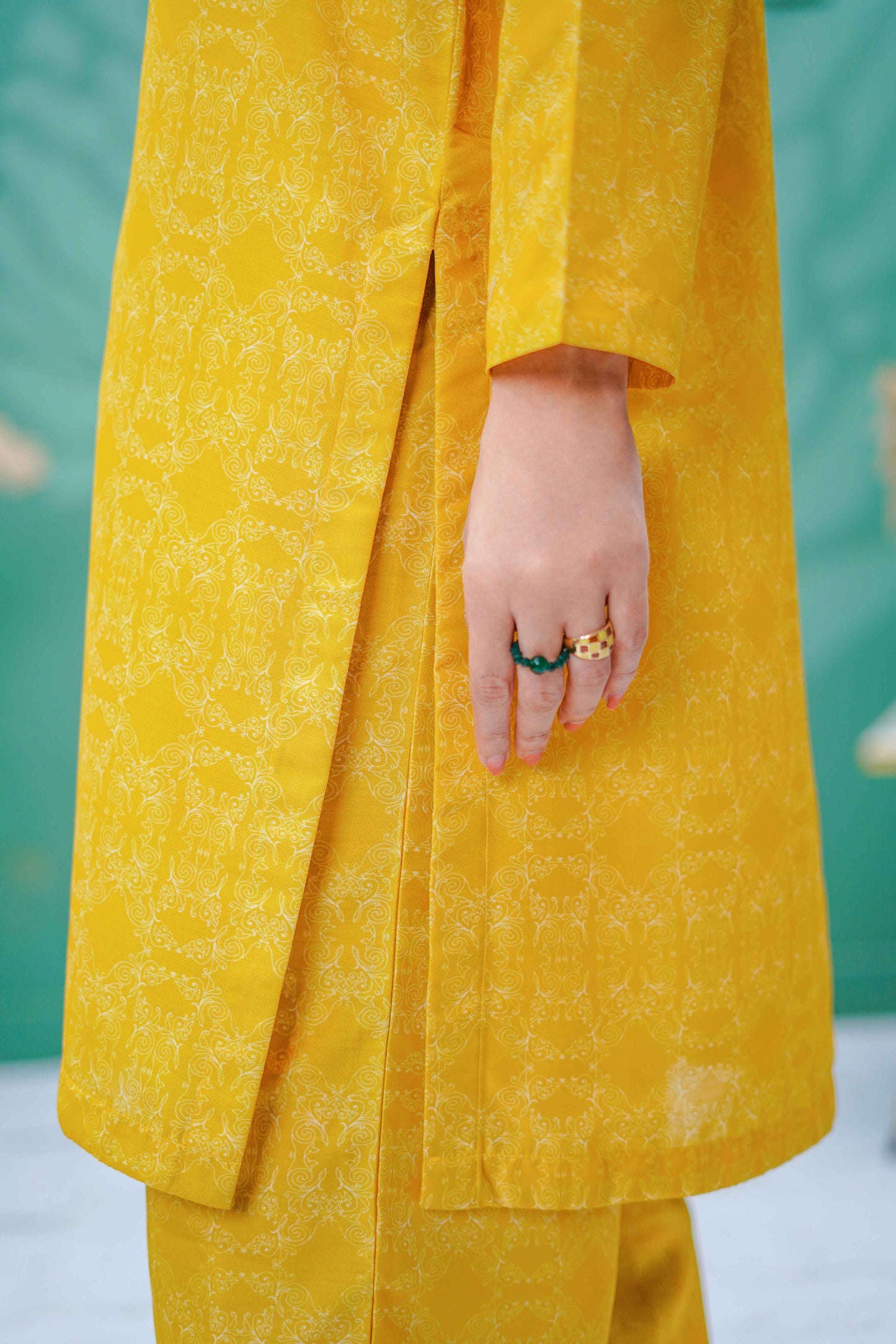 MUSTARD ILLUSION